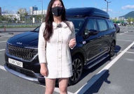 女小姐姐试驾起亚嘉华,女小姐姐亲述舒适与科技并存的家用新选择