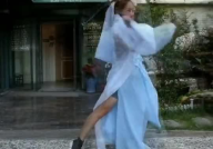 古装走秀拿剑的小姐姐,古装走秀中的剑韵佳人